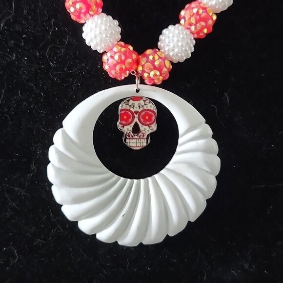 Handmade Crimson Skull spiral necklace - Picture 4 of 6